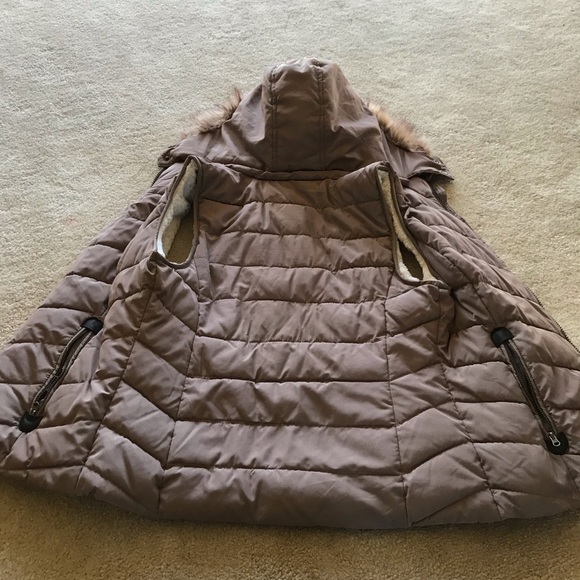 A puffer vest - Picture 4 of 5
